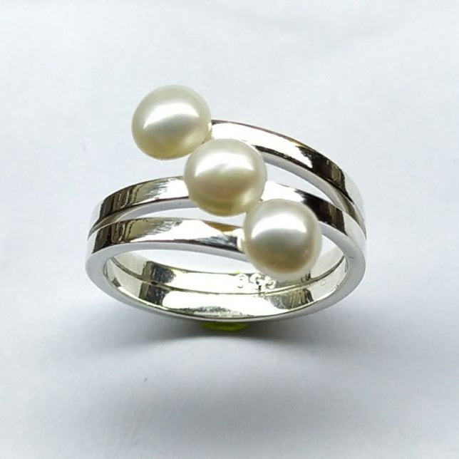 Ring mit drei Perlen aus 925er Sterlingsilber