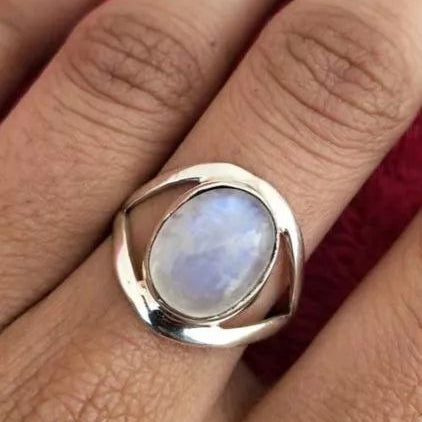 Vintage-Ring mit Naturstein in der Mitte und 925er Silber