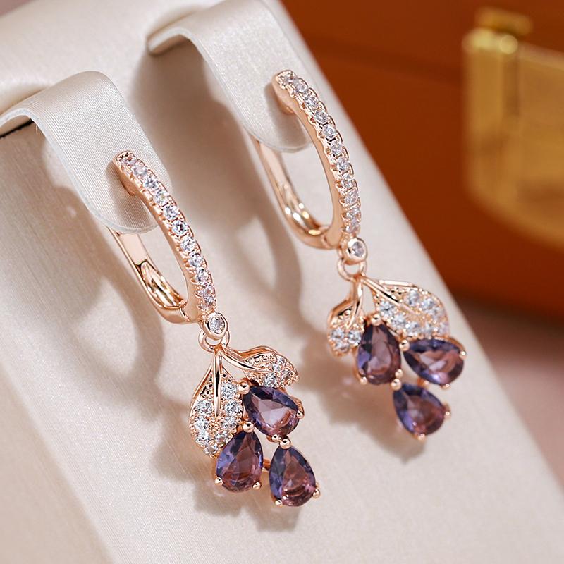 Ohrringe mit drei Blütenblättern und amethystfarbenen Zirkonias aus 18 K Roségold - AC