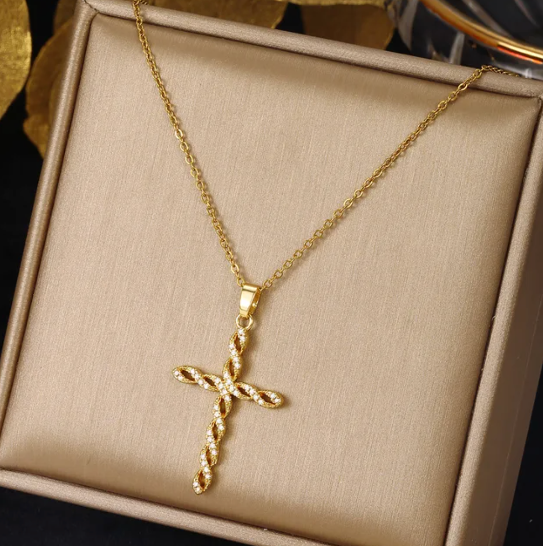 18 Karat vergoldetes Collier mit einem verschlungenen Kreuz
