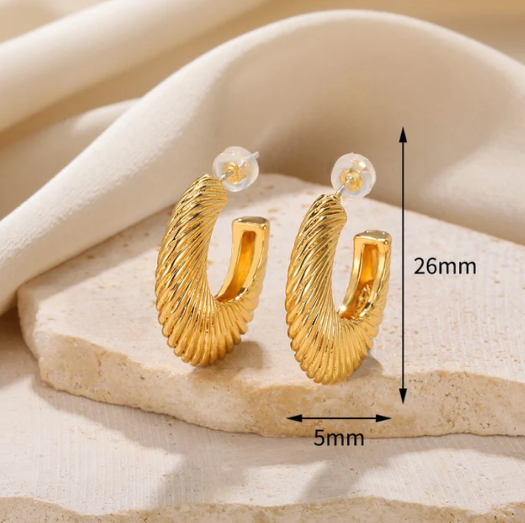 Ohrringe, 18 Karat vergoldet, mit gewelltem Ring