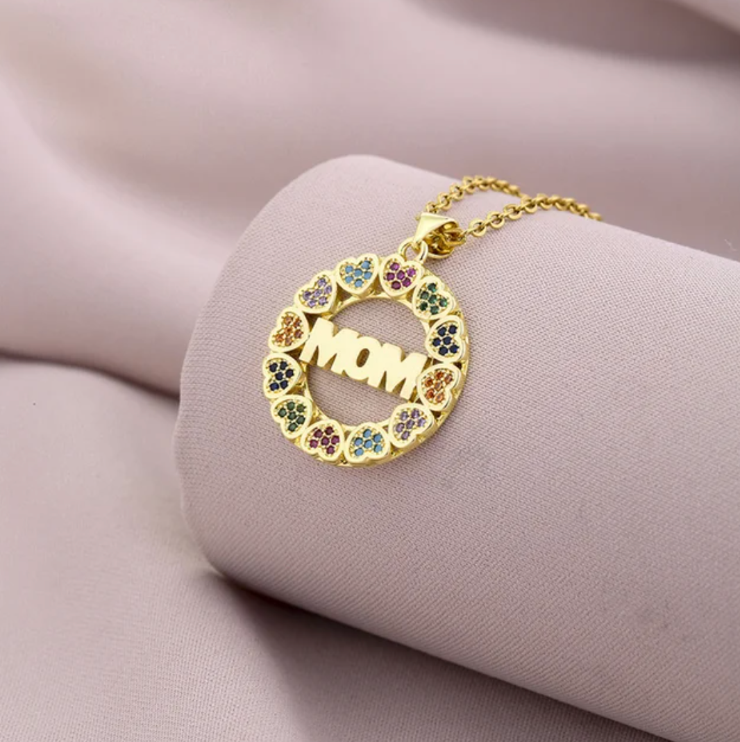 18 Karat vergoldete Halskette für Mütter in einem Kreis mit bunten Zirkonen