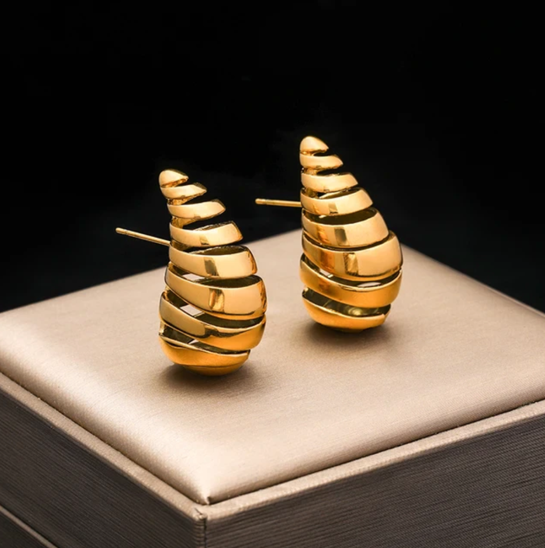Minimalistische Ohrringe mit Wassertropfen, 18 Karat vergoldet