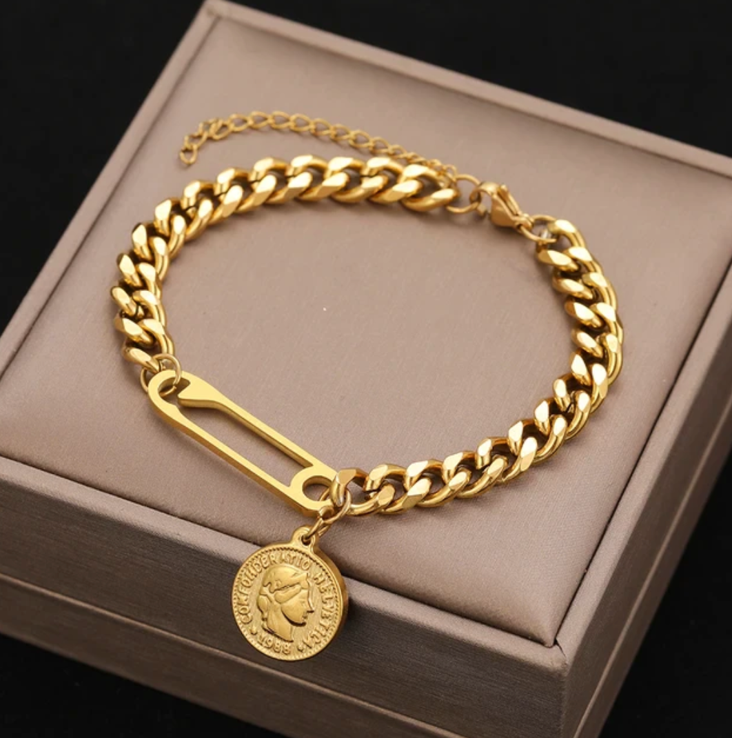 18k vergoldetes Armband im Kettenstil mit antiker Liebesmünze
