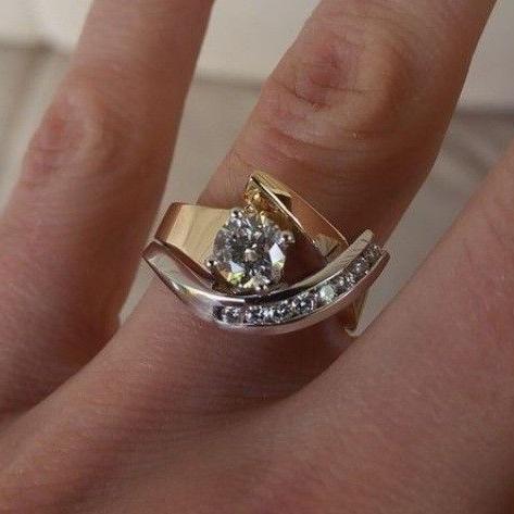 18-karätiger Gold- und 925er Silber-Ring mit ineinander verschlungenen Ringen und Zirkonia-Einlage