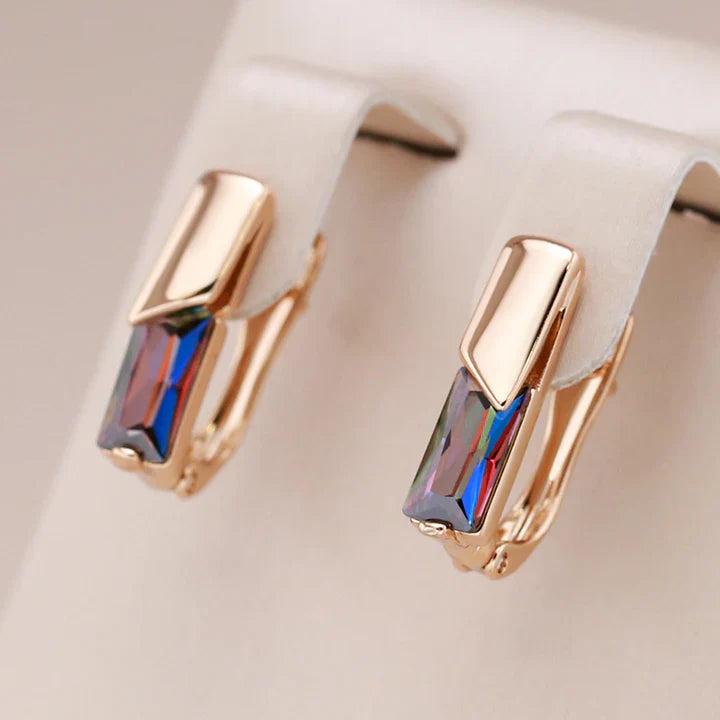 Kleine ohrringe mit diagonal gefassten amethystfarbenen zirkonen aus 18k roségold - AC