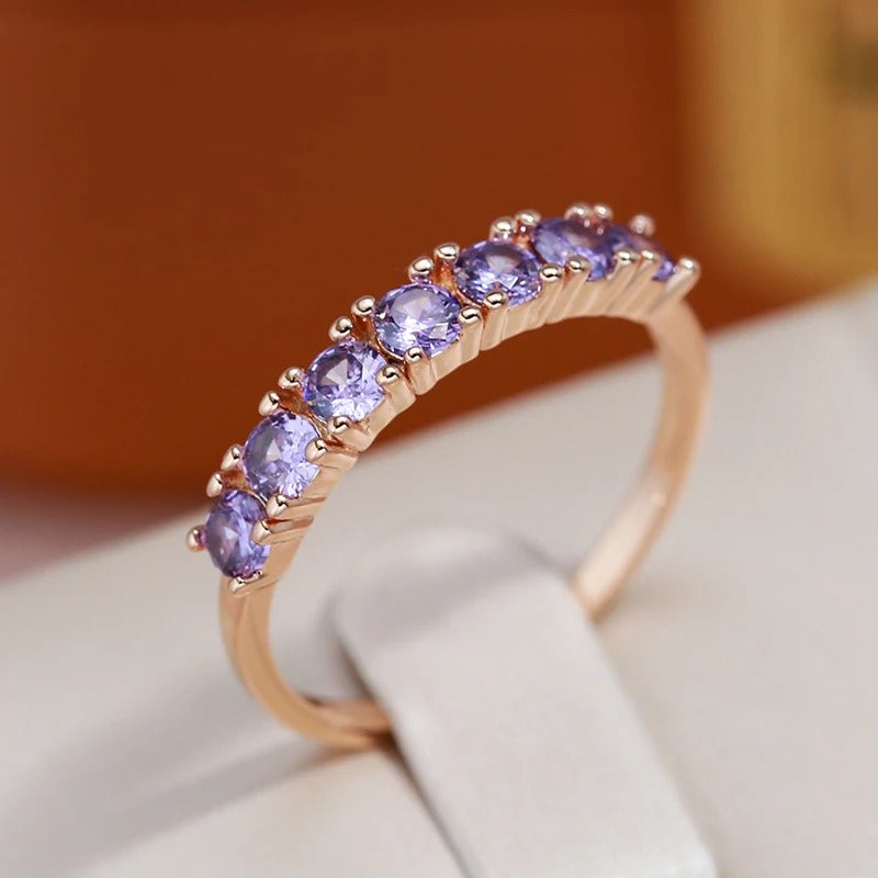 Ring aus 18 Karat Roségold mit Amethyst-Zirkonia und Strasssteinen - AC