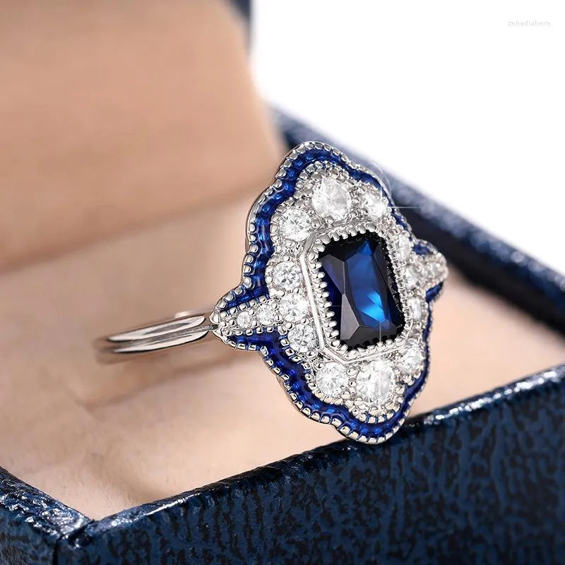 Ring aus 925er Vintage-Silber mit blauem Kristall