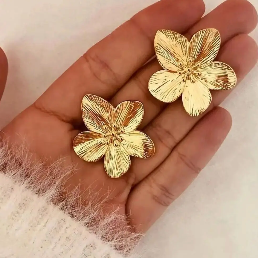 18 Karat vergoldete kostbare Blumenohrringe