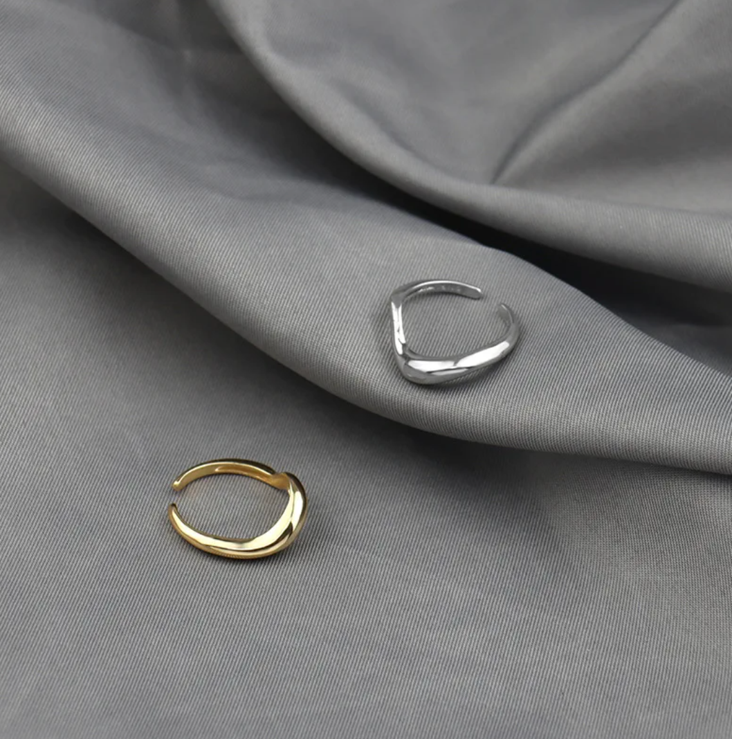 Ring aus 18 Karat vergoldetem und 925er Sterlingsilber ineinandergreifend
