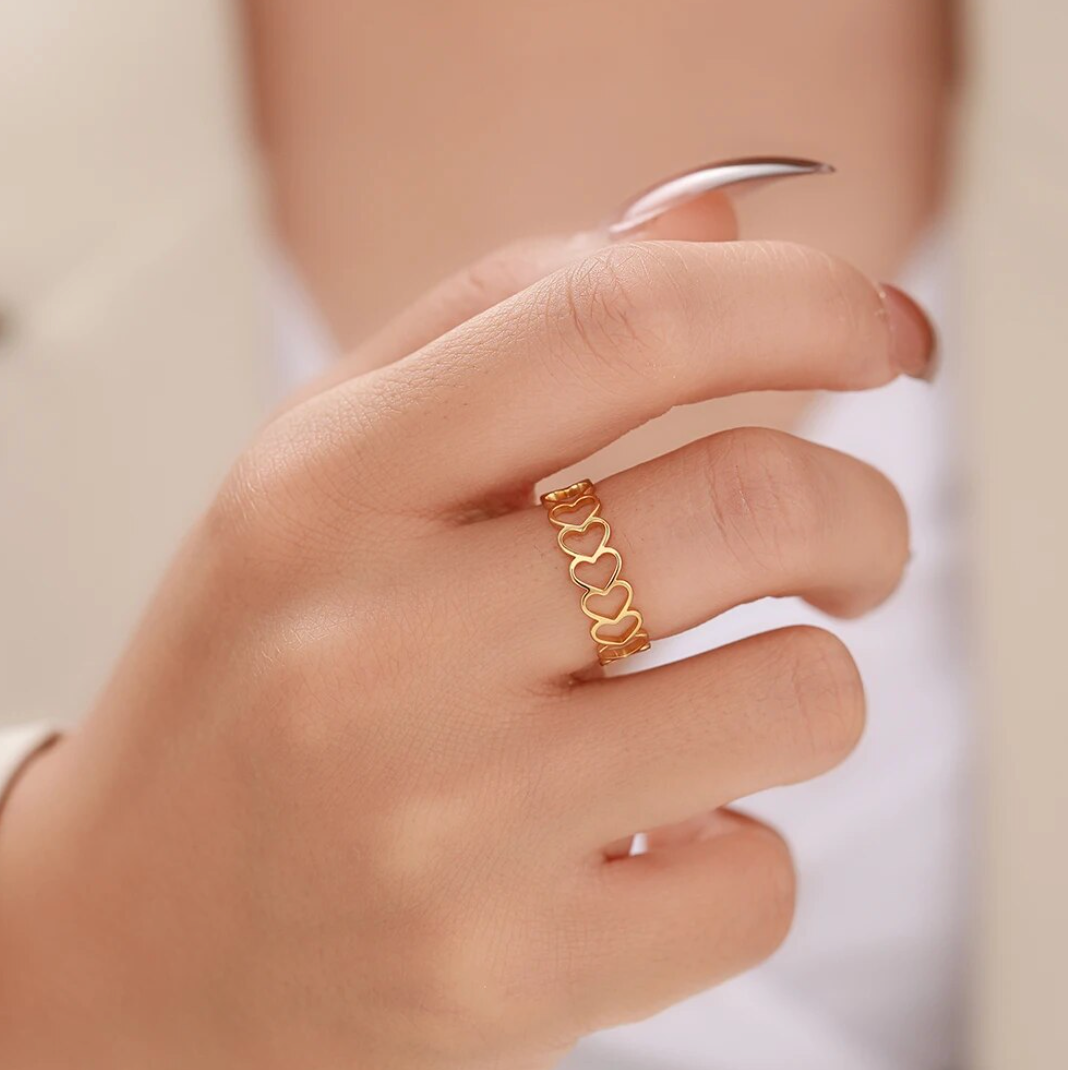 Verstellbarer Ring mit Herzen in Umfang in 18K Goldplattierung