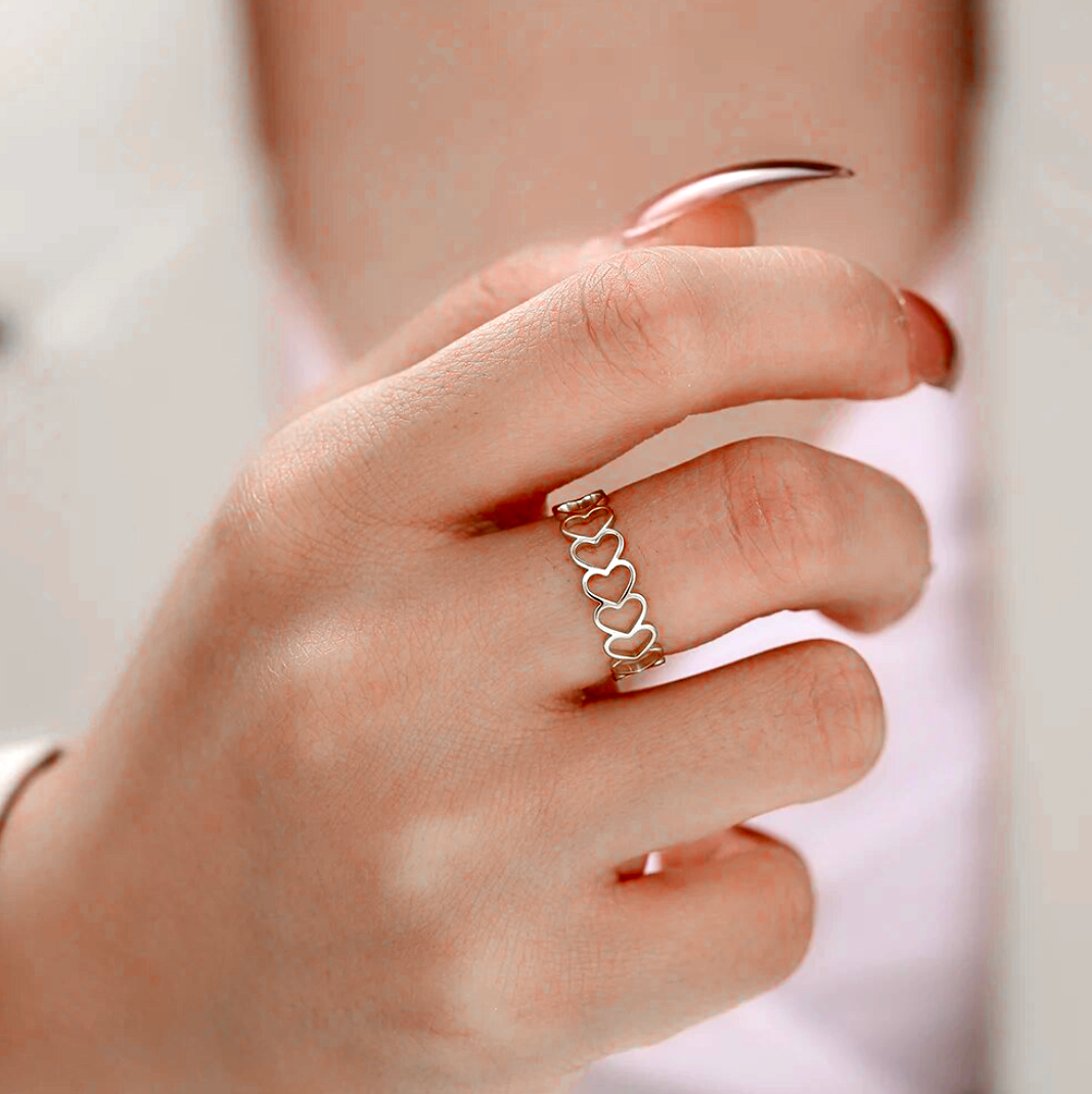 Ring mit Herzen in Umfang in Sterlingsilber 925