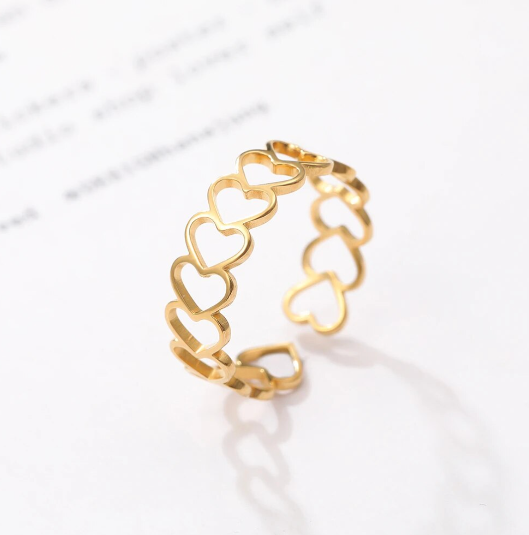 Verstellbarer Ring mit Herzen in Umfang in 18K Goldplattierung