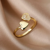 Verstellbarer Ring mit zwei Herzen und Zirkonias, 18 Karat vergoldet