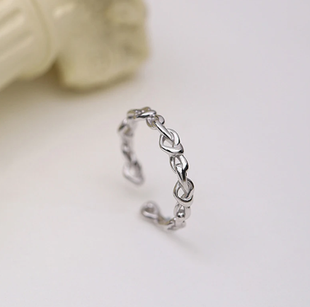 Ring mit geweihtem Herz aus 925er Sterlingsilber