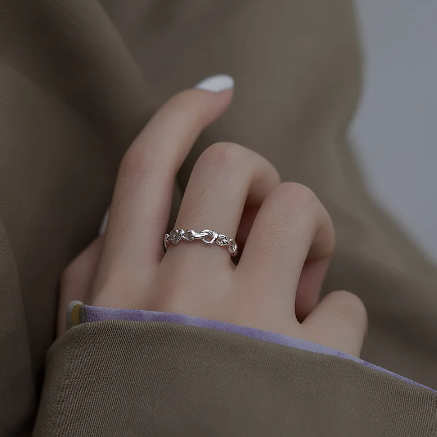 Ring mit geweihtem Herz aus 925er Sterlingsilber