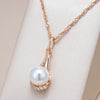 Tropfenförmige Ohrringe mit einer Perle und Zirkonen aus 18K Roségold - AC