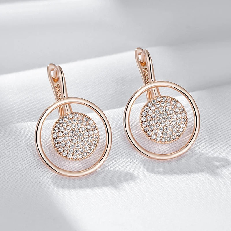 Ohrringe mit Kreisen und Zirkonen in 18 Karat Roségoldplattierung