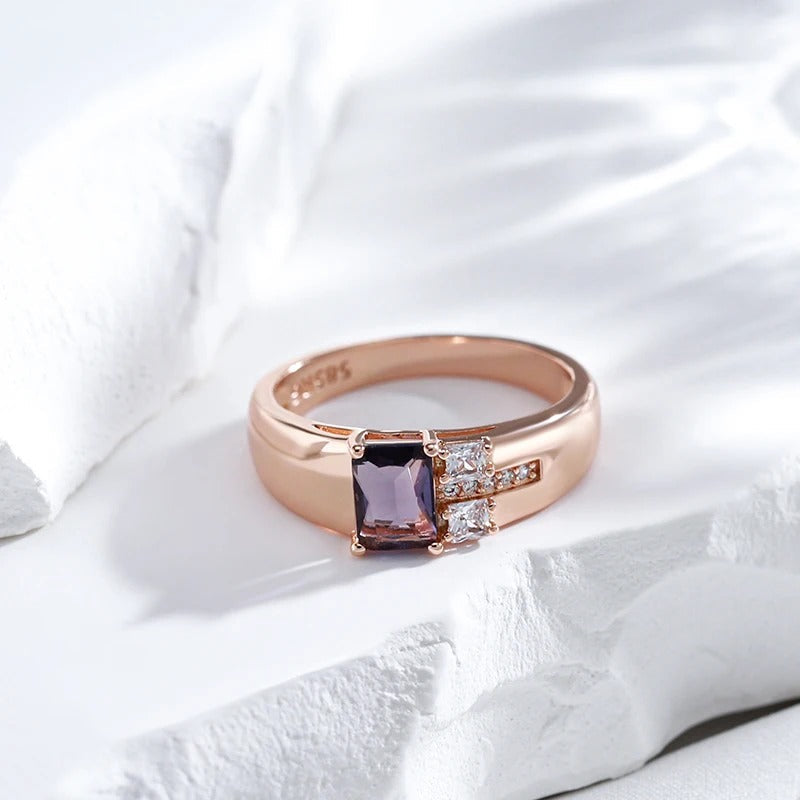 18K Roségold plattiert Square lila natürlichen Zirkon Ring mit 2 weißen Zirkonias