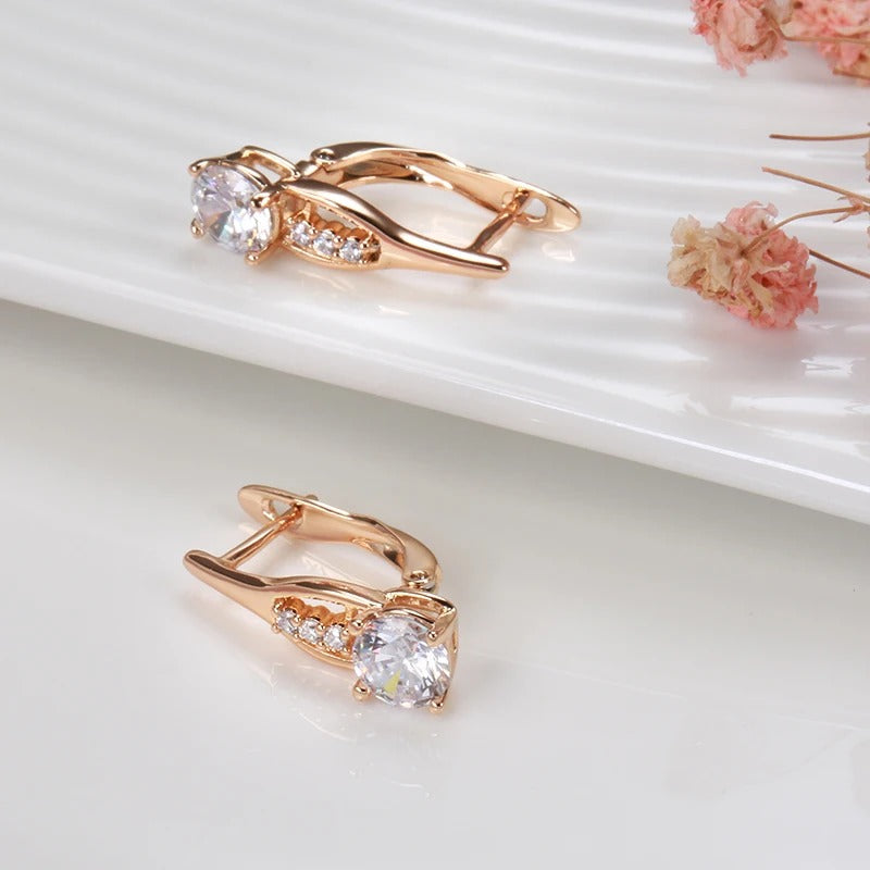 Ohrringe mit weißen Zirkonias in einer Reihe, 18K Roségold plattiert - AC