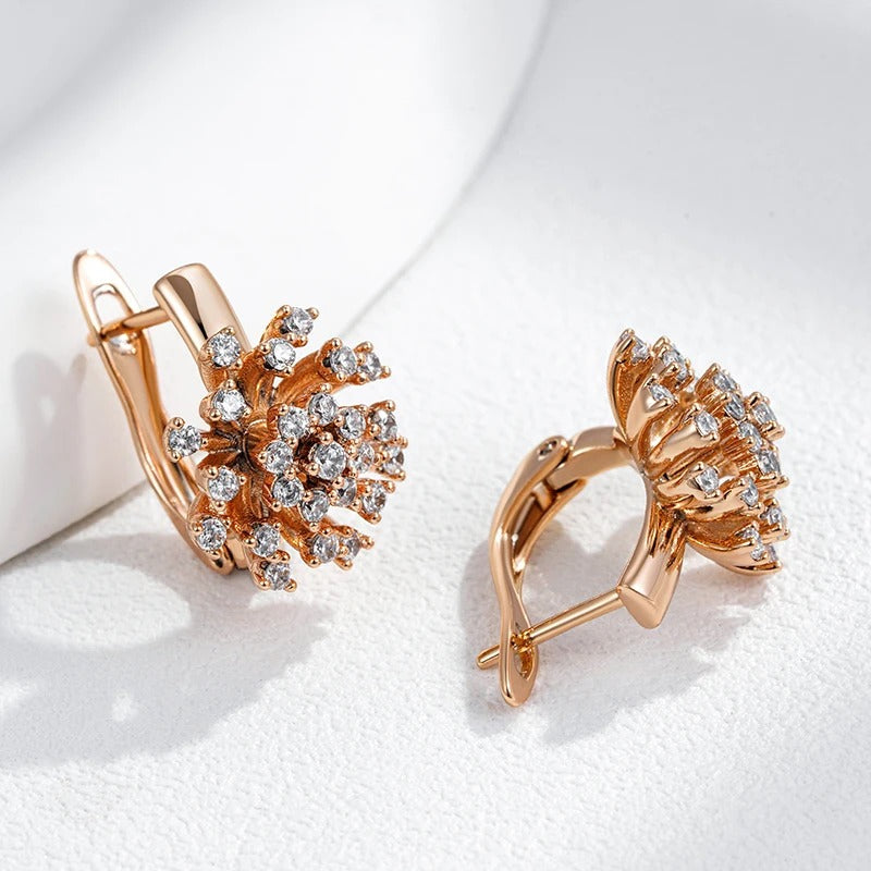 Ohrringe in Form eines Blumenstraußes mit weißen Zirkonias in 18K Roségoldüberzug