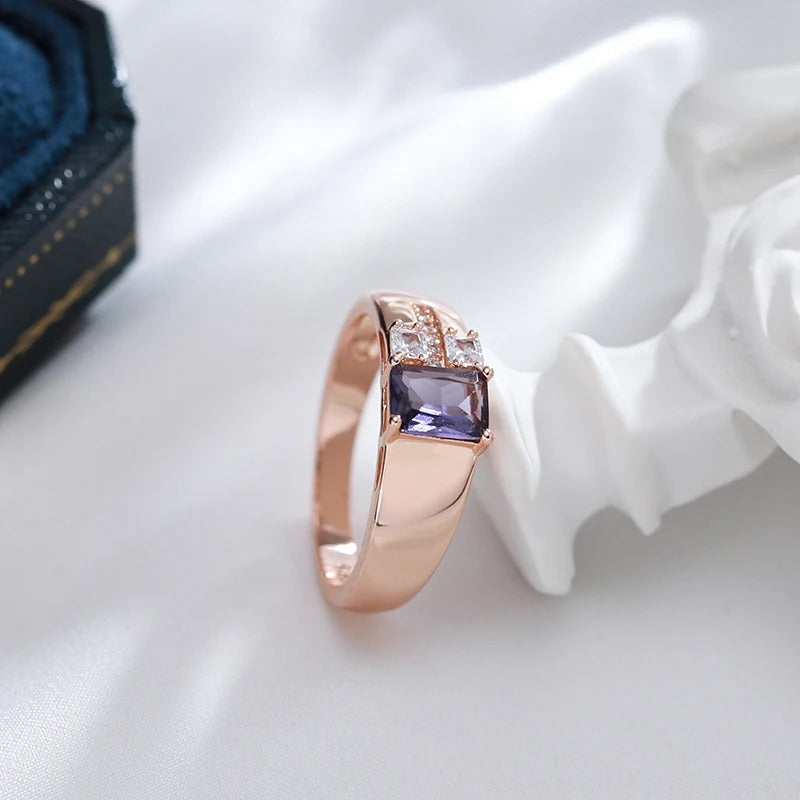 18K Roségold plattiert Square lila natürlichen Zirkon Ring mit 2 weißen Zirkonias