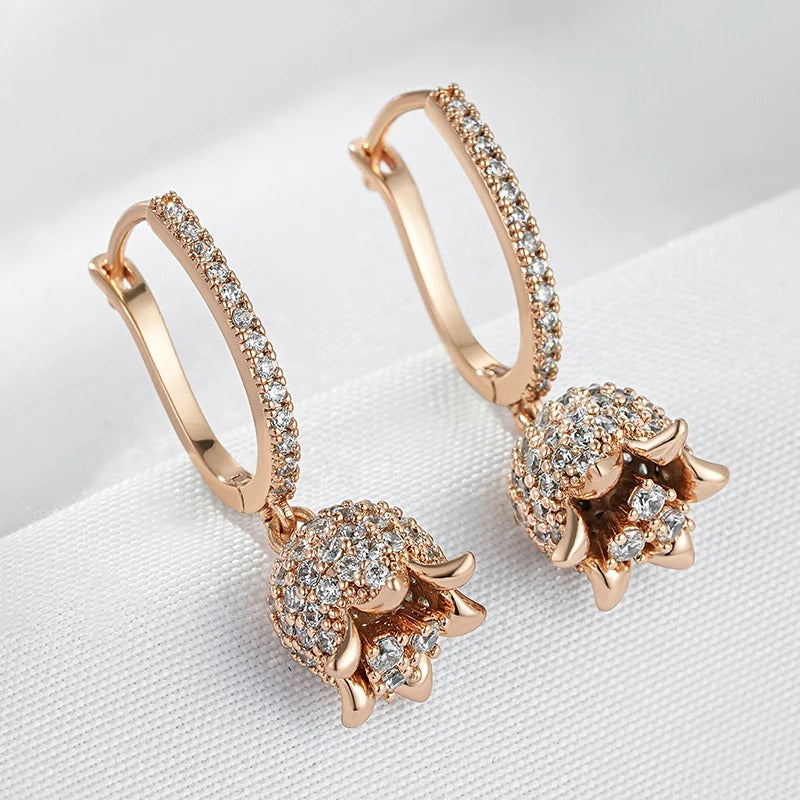 18K Roségold plattiert lange Quaste Ohrringe mit glänzenden natürlichen Zirkonia in der Form einer Blume - AC