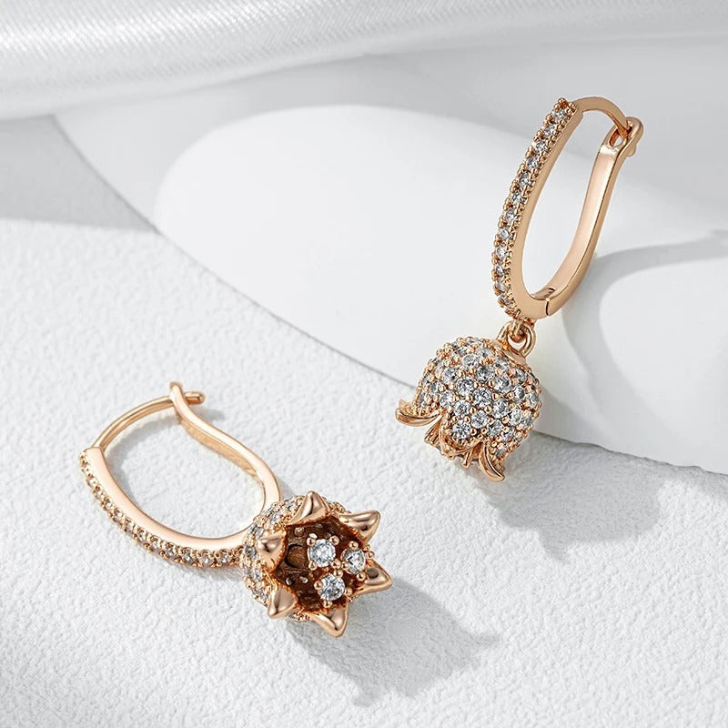 18K Roségold Plattiert Long Ohrring aus glänzenden natürlichen Zirkonia in der Form einer Blume