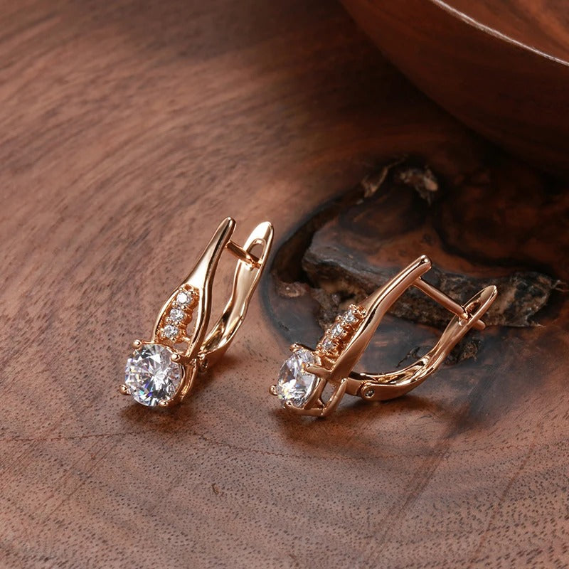 Ohrringe mit weißen Zirkonia in einer Reihe in 18K Roségold plattiert